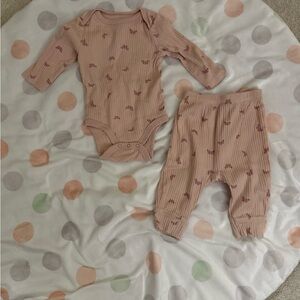 cloud island Ribbed Baby Set in Blush with Rose Accent